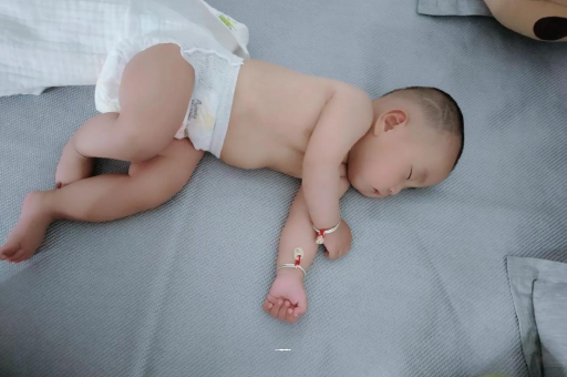 吉林几个月宝宝会抬头